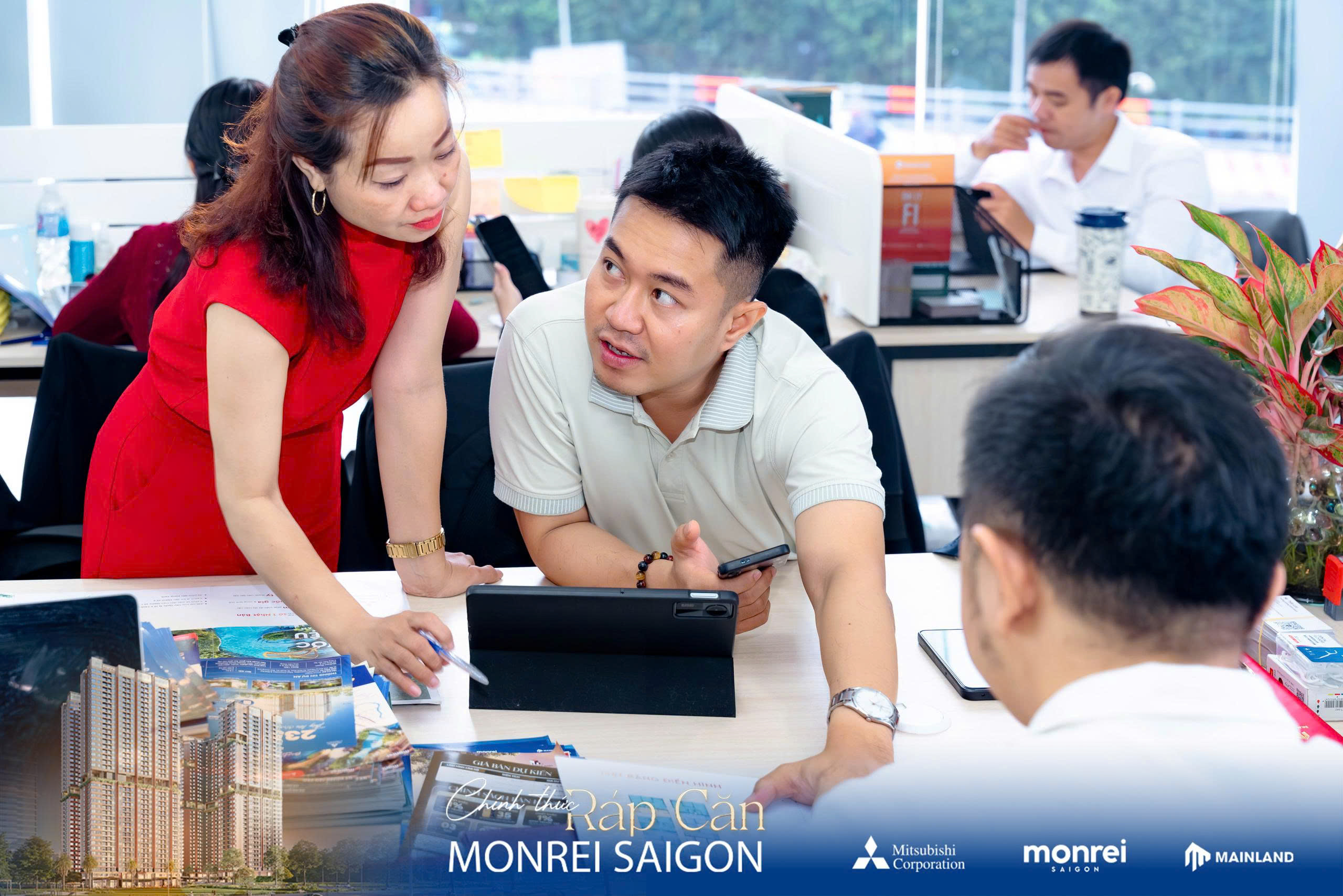 khong-khi-soi-dong-su-kien-rap-can-monrei-saigon