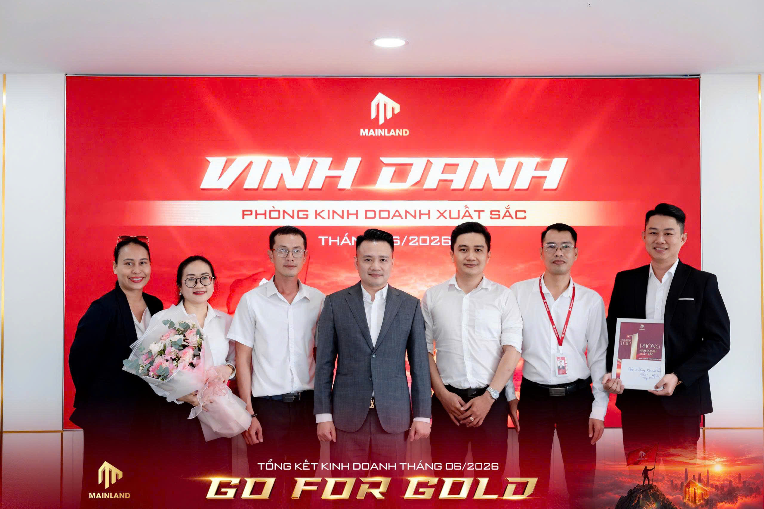 vinh-danh-top-1-phong-kinh-doanh-xuat-sac-tru-so-tphcm
