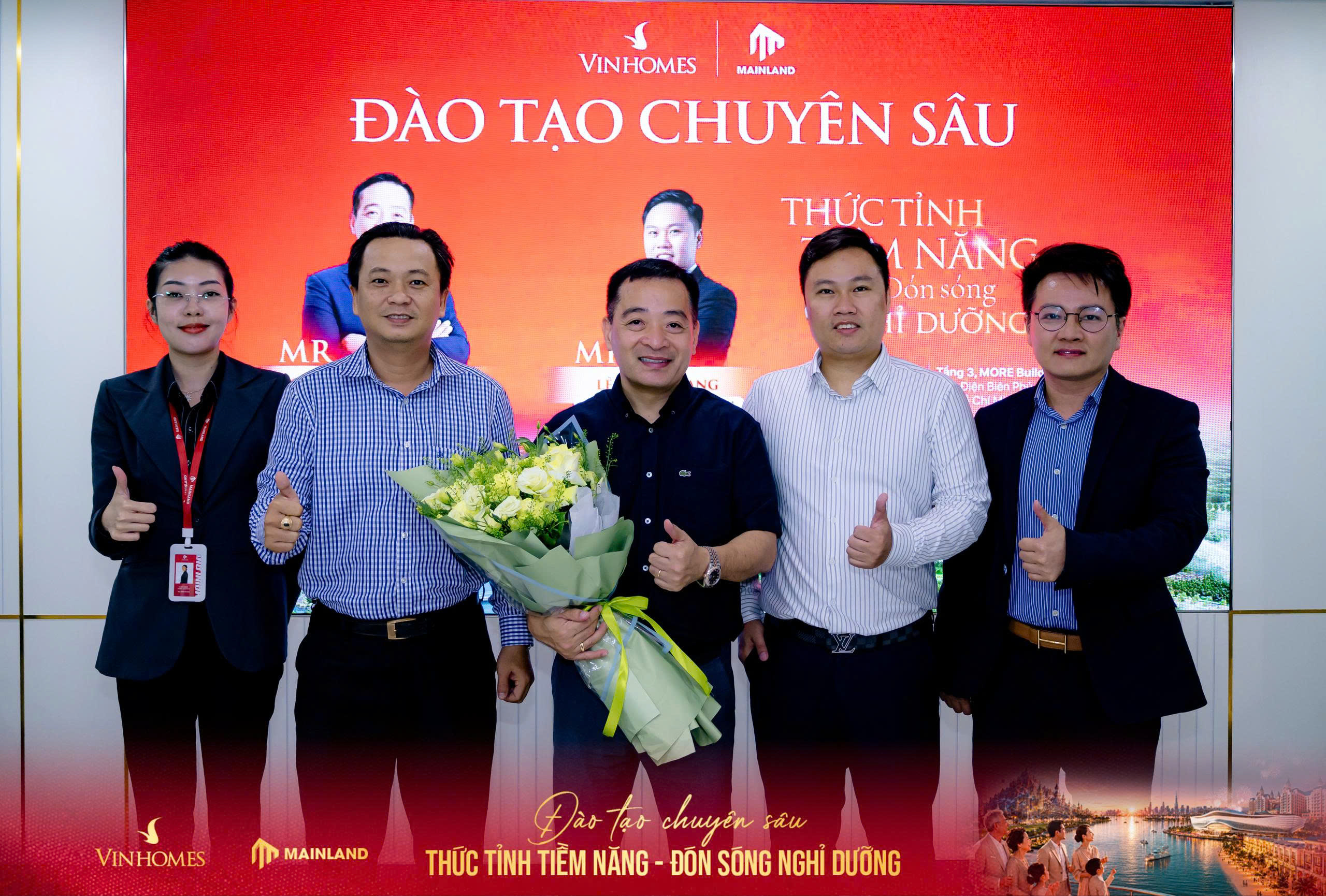 ban-lanh-dao-mainland-trao-hoa-cho-dai-dien-chu-dau-tu