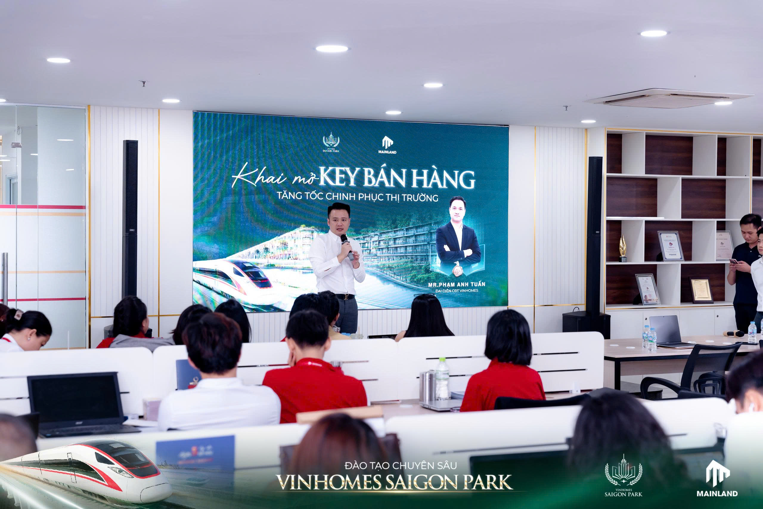 m.pham-van-nam-tong-giam-doc-mainland-chia-se-trong-buoi-dao-tao