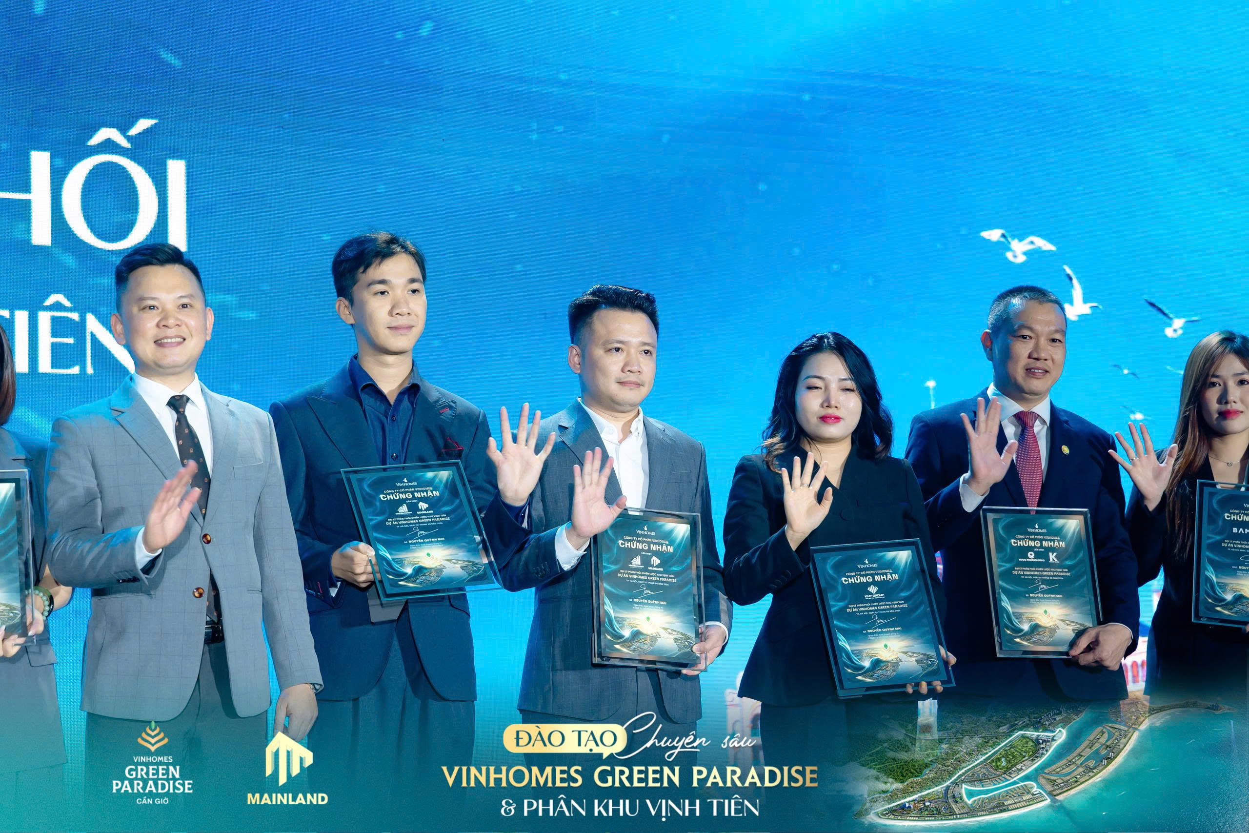 mainland-duoc-trao-giay-chung-nhan-dai-li-f1-tai-su-kien-quan-tien-fest