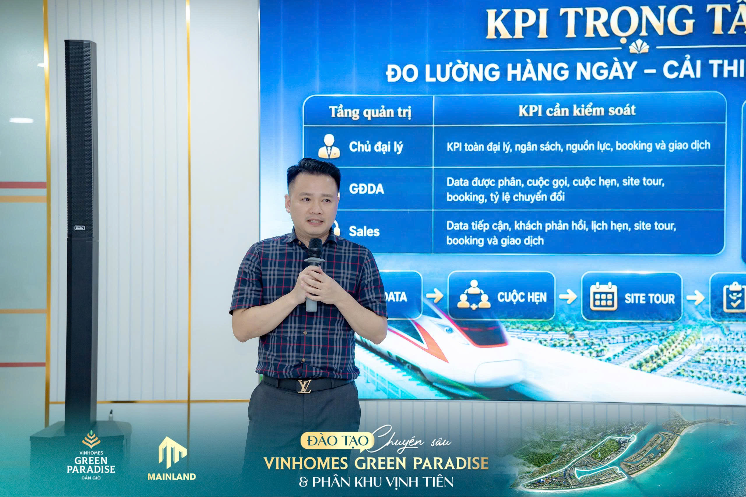 mr-pham-van-nam-chu-tich-hdqt-tong-giam-doc-mainland